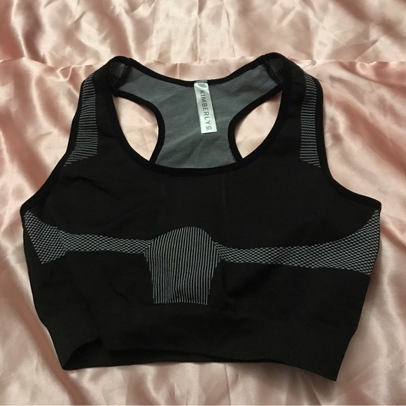 5/30% off - Black sports bra COMFORTABLE flattering cool nice - Picture 1 of 2